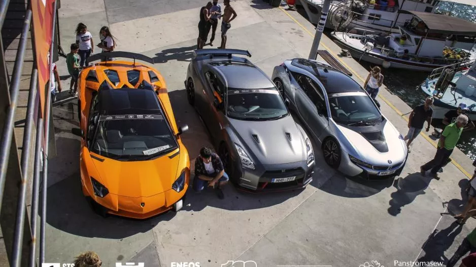Γέμισαν οι δρόμοι supercars!