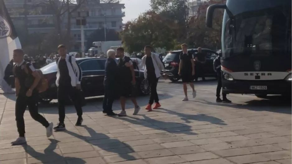 Άφιξη με Σαββίδη και αποθέωση Βιεϊρίνια (φώτος)