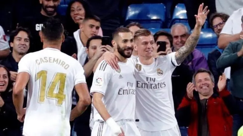 Καυτός BIG BENZ, πέντε η Βασίλισσα! (στιγμιότυπα)