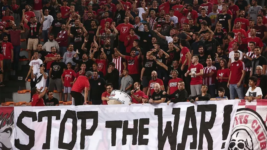 Οπαδοί Ολυμπιακού/"Stop the war"