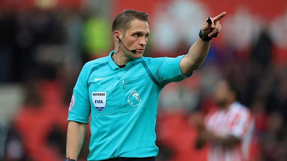 Mας σφυρίζει ο Craig Pawson