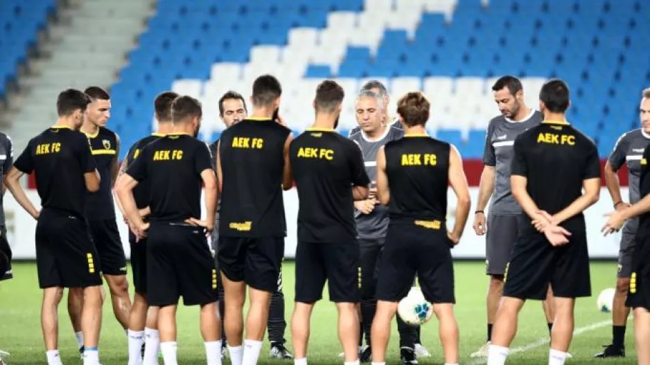Κωστένογλου: «Παίξτε για τον εαυτό σας και την ΑΕΚ»