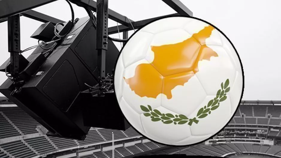 ΕΠΙΠΛΗΞΗ γιατί ο εκφωνητής παρότρυνε τον κόσμο να φωνάξει το όνομα του σκόρερ!