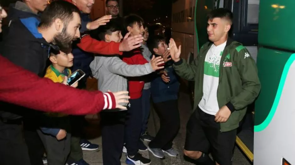 «Ζεστή» υποδοχή για τον Παναθηναϊκό στο Αγρίνιο (φώτος)