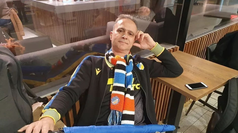 Έγειρε… πίσω! (ΑΠΟΕΛ)