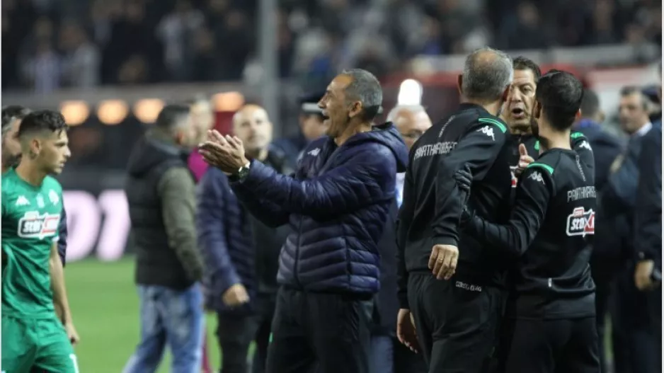 Το «χειροκρότημα» του Δώνη... 