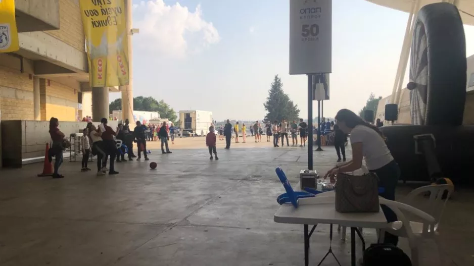 ΠΡΙΝ το ματς, τα παιδιά παίζουν... (φώτος)