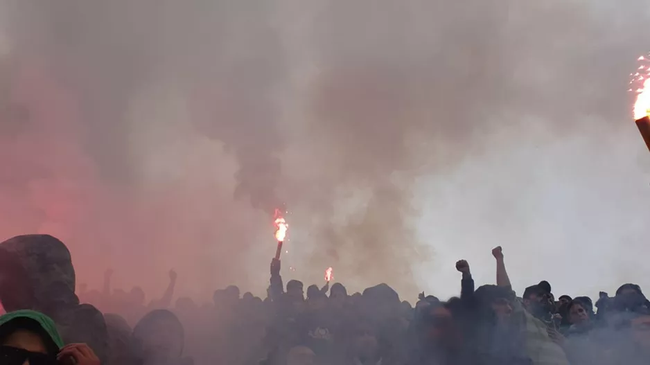 Αδιαπραγμάτευτος στόχος/Θύρα 9