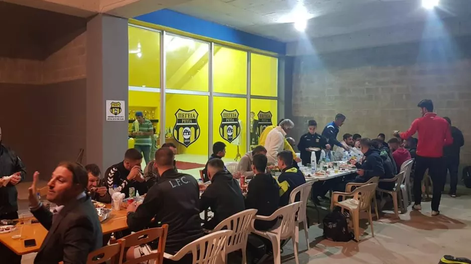 (Φώτος) Άναψαν φουκούες στην Πέγεια