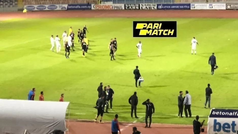 Έπλασαν... κουλουράκια στο ΜΑΚ (φώτος)