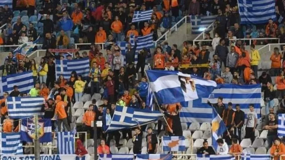 ΠΡΟΕΔΡΟΣ κόμματος αποθεώνει τους ΑΠΟΕΛίστες!