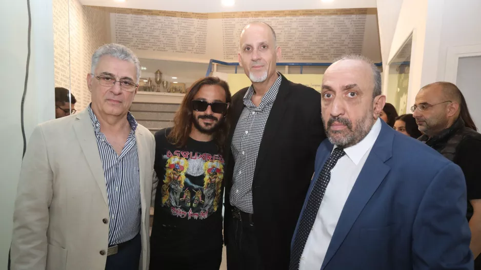 Όλοι ΑΠΟΕΛ...