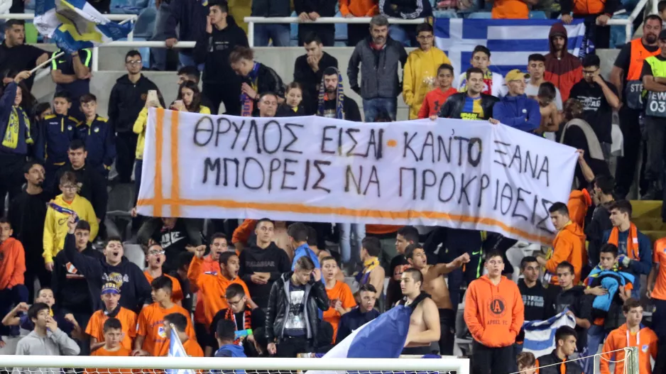 Στο χέρι του...