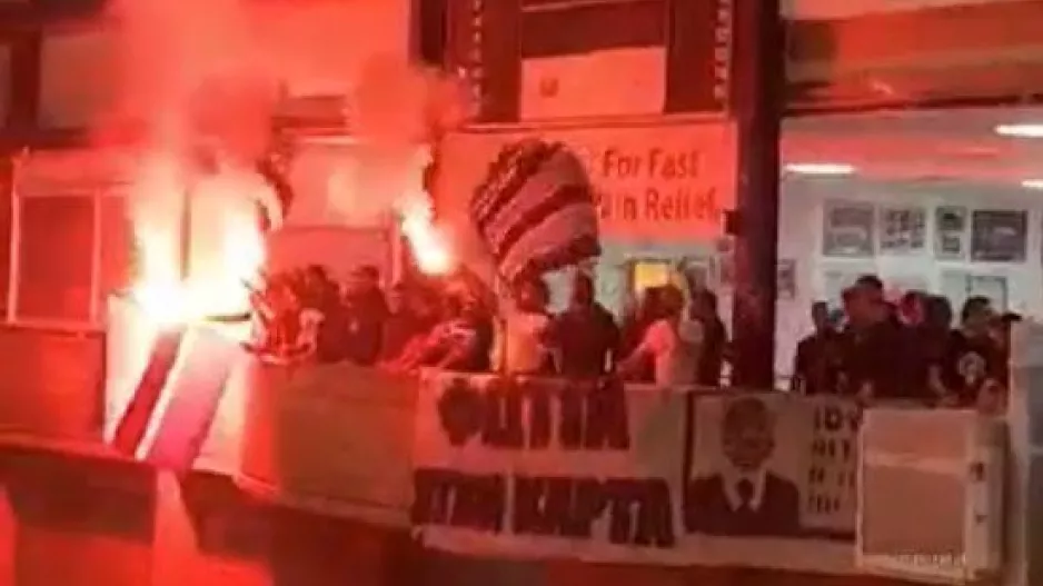 (ΒΙΝΤΕΟ) Οι οργανωμένοι του Απόλλωνα έδωσαν... χρώμα στην προπόνηση!