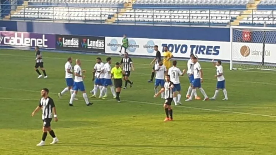 ΦΩΤΟ/Οι "τουρίστες" της Ανόρθωσης και η απάντηση του Μαργκάσα!