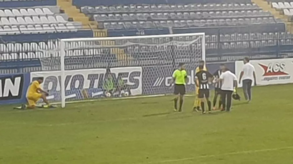 Ευτράπελο στο "ΠΑΠ"/ Στο γήπεδο... μετά το μπάνιο!! (Φώτος)