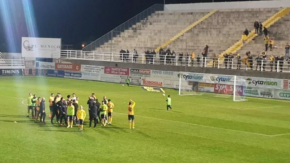 Φινάλε και... στο ΠΕΤΑΛΟ για τους λιγοστούς (Φώτος)