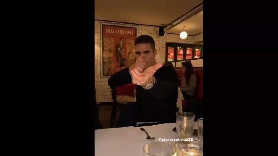Ο ΠΙΕΡΟΣ πιστολέρο από Γουέστερν! (βίντεο) 
