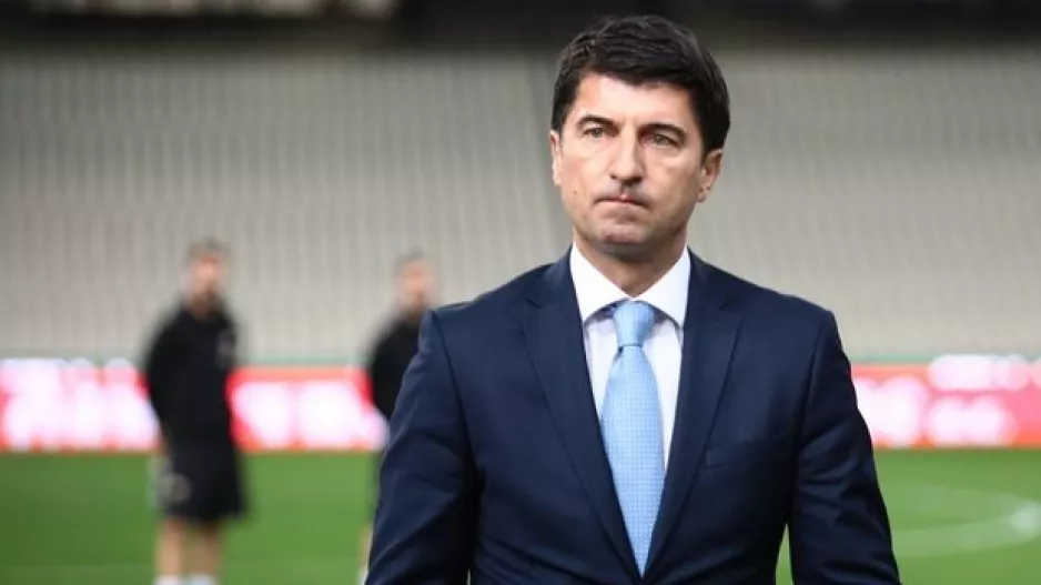 Πρώτα φεύγουν, μετά έρχονται