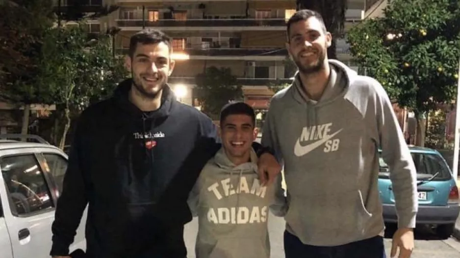 Ο Μπουζούκης ανάμεσα σε δύο... βουνά! (φώτο)