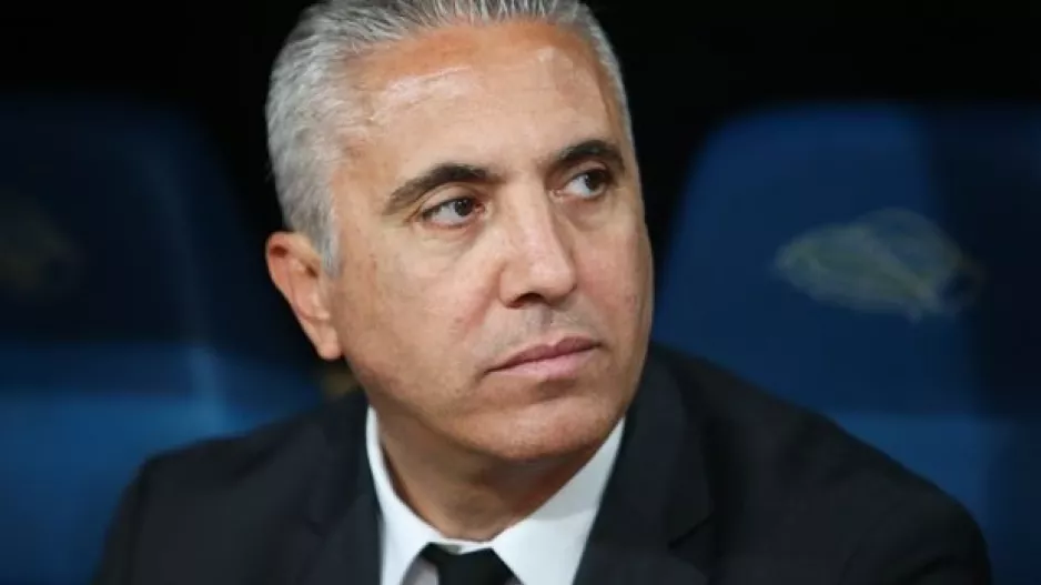 Κωστένογλου: "Σκύβω το κεφάλι και συνεχίζω με αξιοπρέπεια"