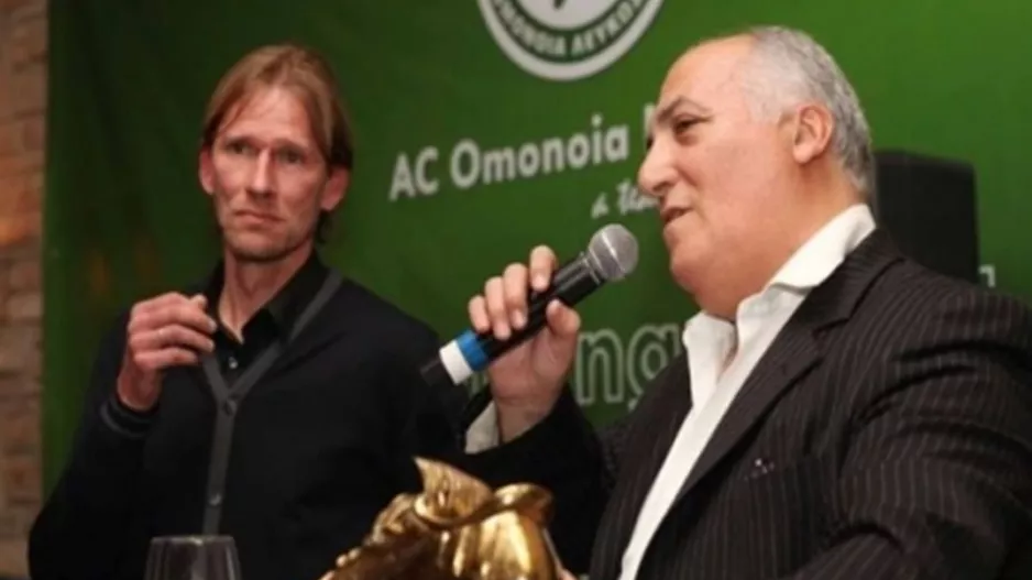 ΑΤΑΚΕΣ για Θύρα 9 και Παπασταύρου