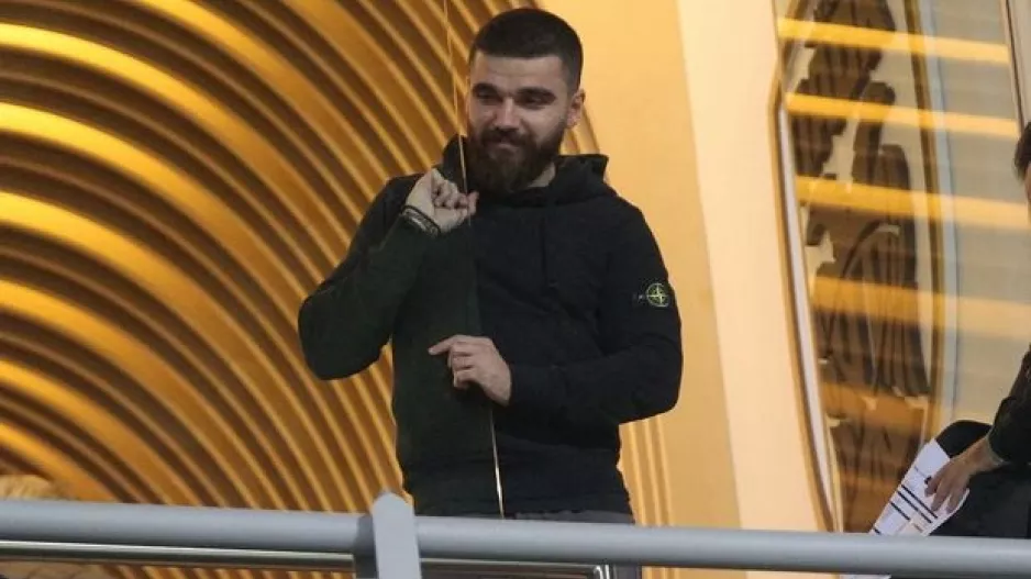 Ο Γιώργος Σαββίδης "έφτιαξε" φανέλα για τον Roy Jones Jr.