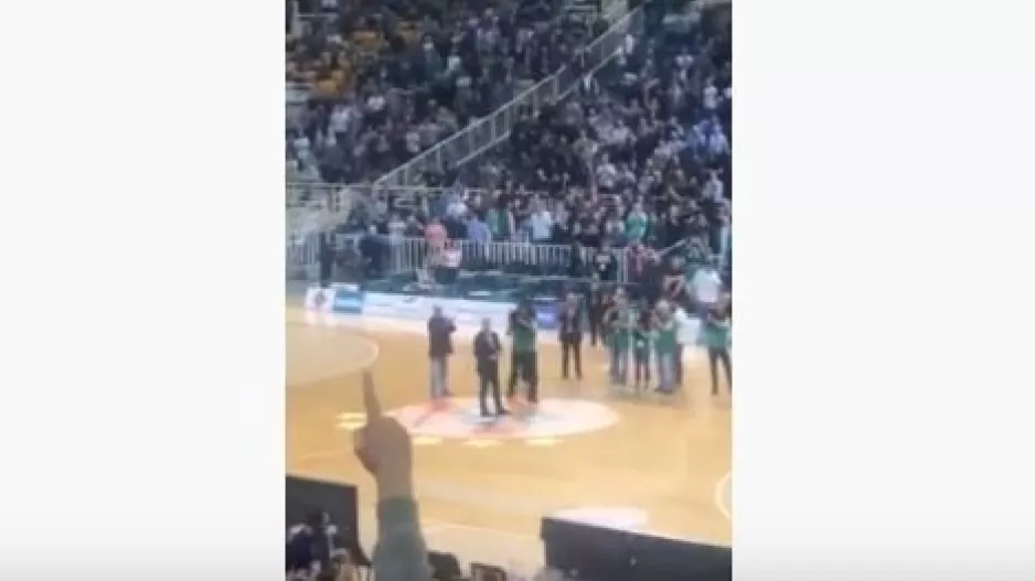 (ΒΙΝΤΕΟ Kerkida) "Είναι τρελός ο Πολωνός!" 