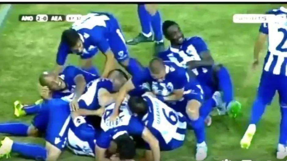 Τους… ζεσταίνει για ΑΕΛ/ΒΙΝΤΕΟ 
