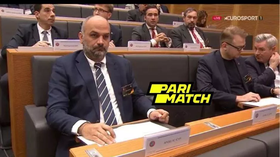 Ο Θύμιος λίγο πριν ανοίξει το... μπαλάκι!