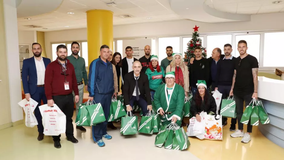 ΟΜΟΝΟΙΑ/ Χριστουγεννιάτικη επίσκεψη στο Μακάρειο Νοσοκομείο (Φώτος)