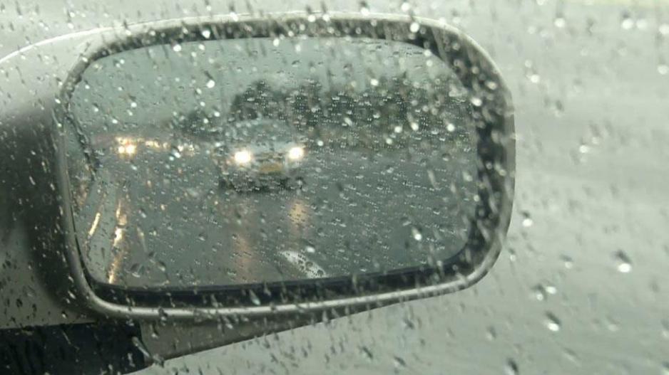 Συσσώρευση νερού και έντονη βροχόπτωση στον αυτοκινητόδρομο