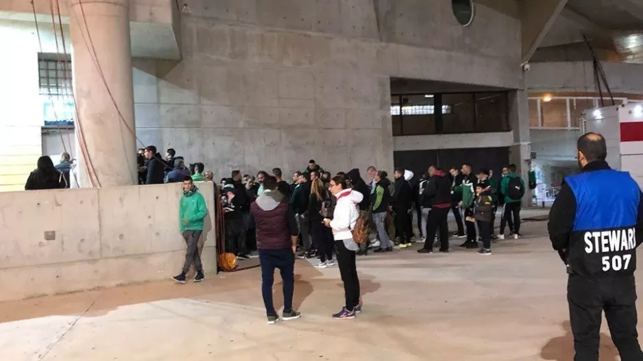 Ουρά για Κάρτα οι Ομονοιάτες (φώτος)