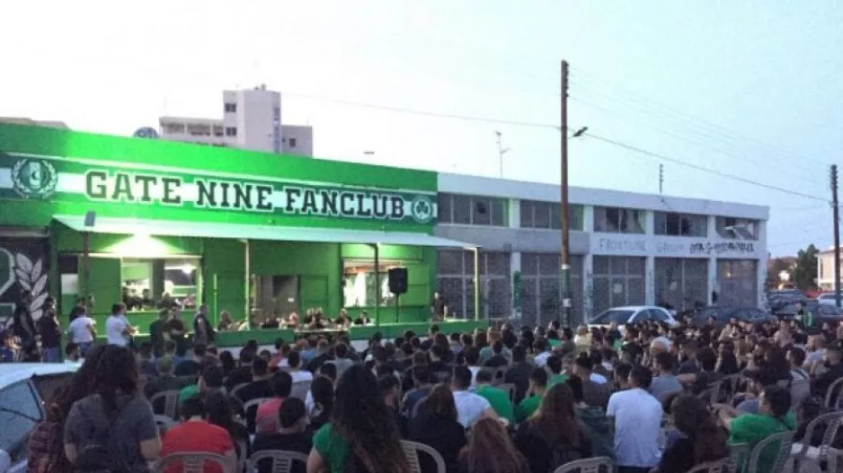 Θύρα 9/Συνέλευση στον κεντρικό