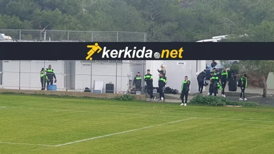 Έφτασε η αποστολή, αλλά... κερκίδα αντί αποδυτήρια! (ΦΩΤΟΣ)