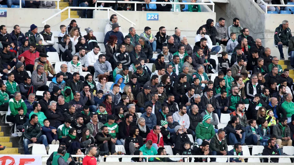 Σήμερα οι μισοί/Ομόνοια