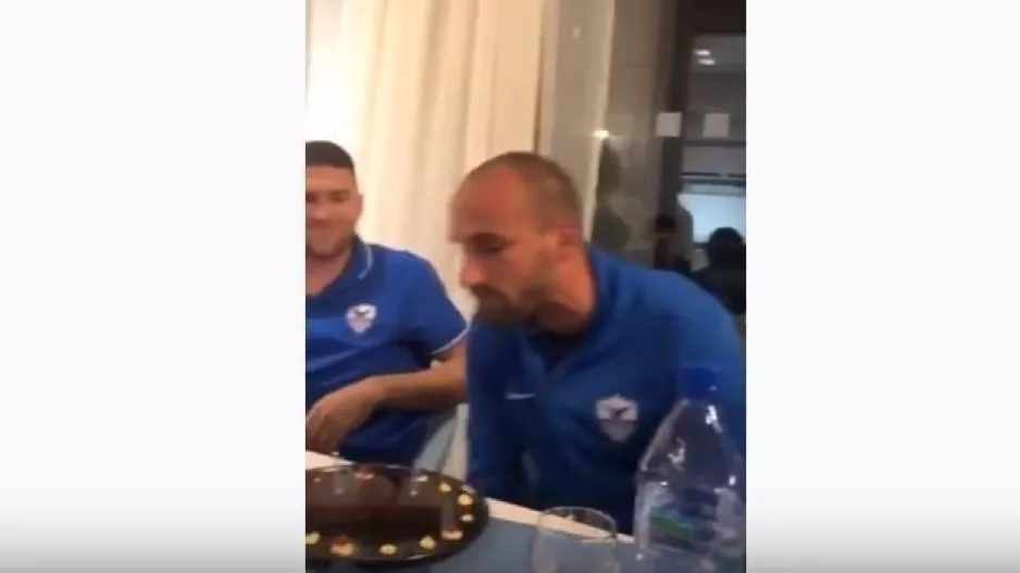 (ΒΙΝΤΕΟ) Ο Βργκοτς σβήνει το κεράκι με το χέρι
