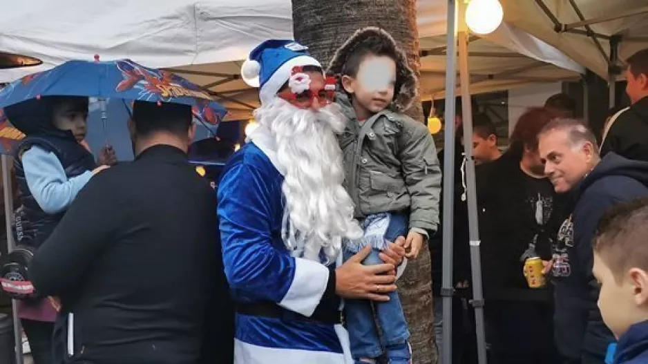 Εμφανίστηκε... ο ΜΠΛΕ Αϊ Βασίλης! (φώτος)