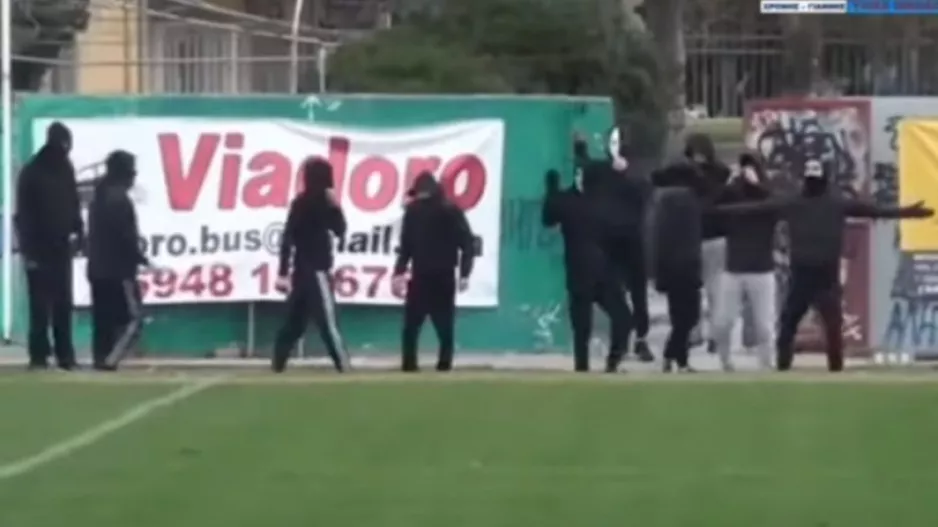 Εισβολή κουκουλοφόρων σε αγώνα της ΕΠΣ Μακεδονίας! (βίντεο)