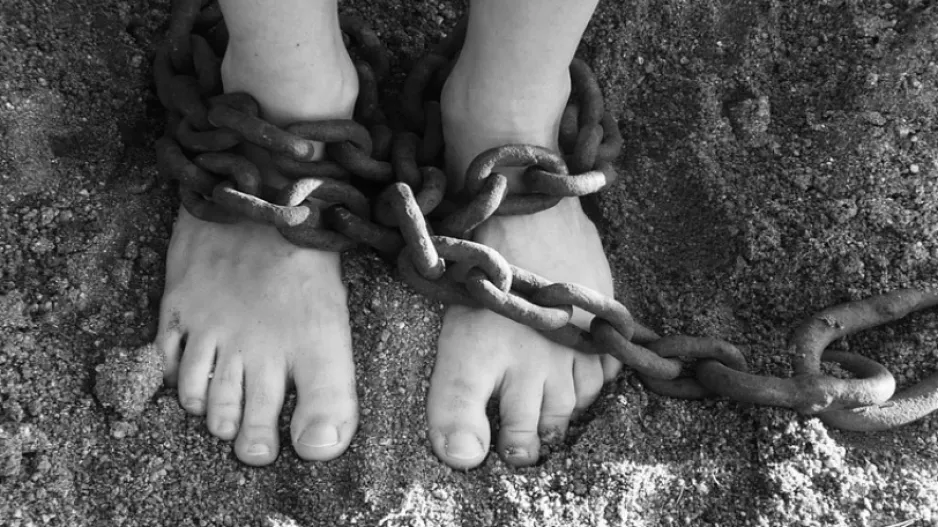 Μαστίγωσαν μέχρι θανάτου το 9χρονο παιδί τους
