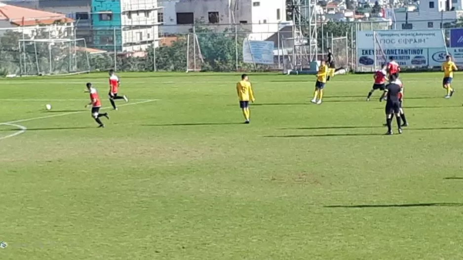 ΔΙΠΛΟ η ΑΕΛ Κ19