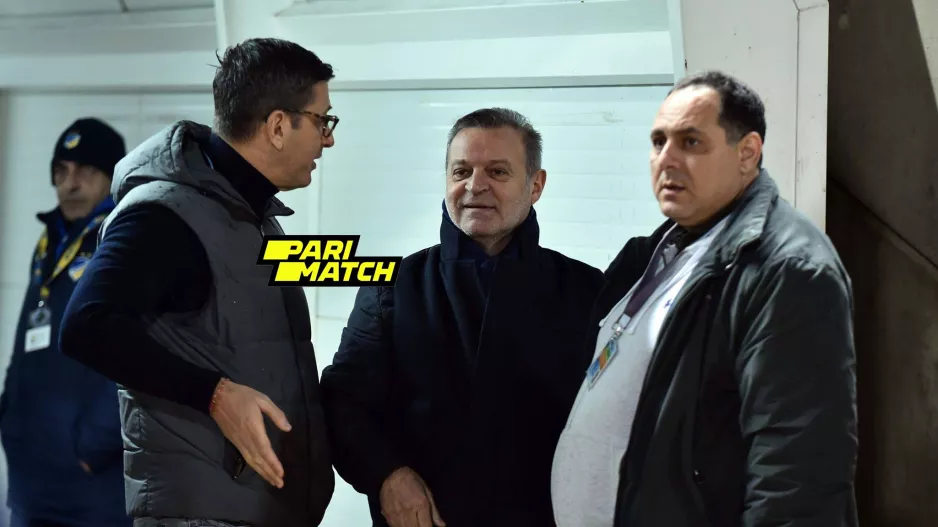 Παρέμβαση ΧΡΙΣΤΟΦΟΡΟΥ σε ΑΠΟΕΛίστικη... συζήτηση και "γριές κατίνες"!