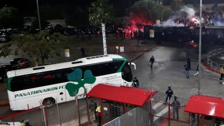O Ολυμπιακός κινδυνεύει με νέα τιμωρία της έδρας του