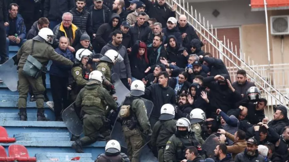 Καταγγελία για το ξύλο των ΜΑΤ στον κόσμο