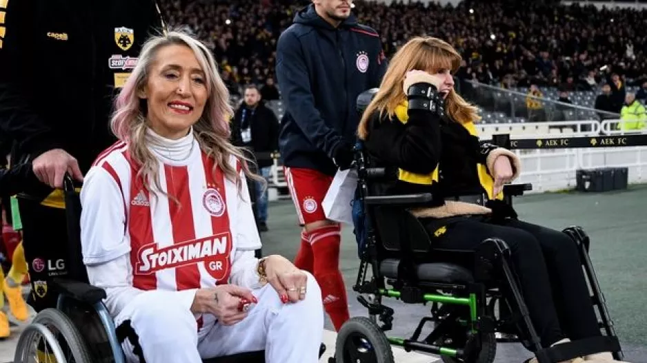 Συγκινητική στιγμή στο ΟΑΚΑ: Μυρτώ και Τόνια μαζί πριν το ΑΕΚ - Ολυμπιακός