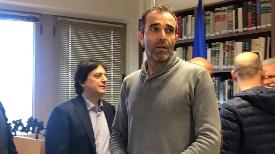 Με διαφορά/Ψηλός
