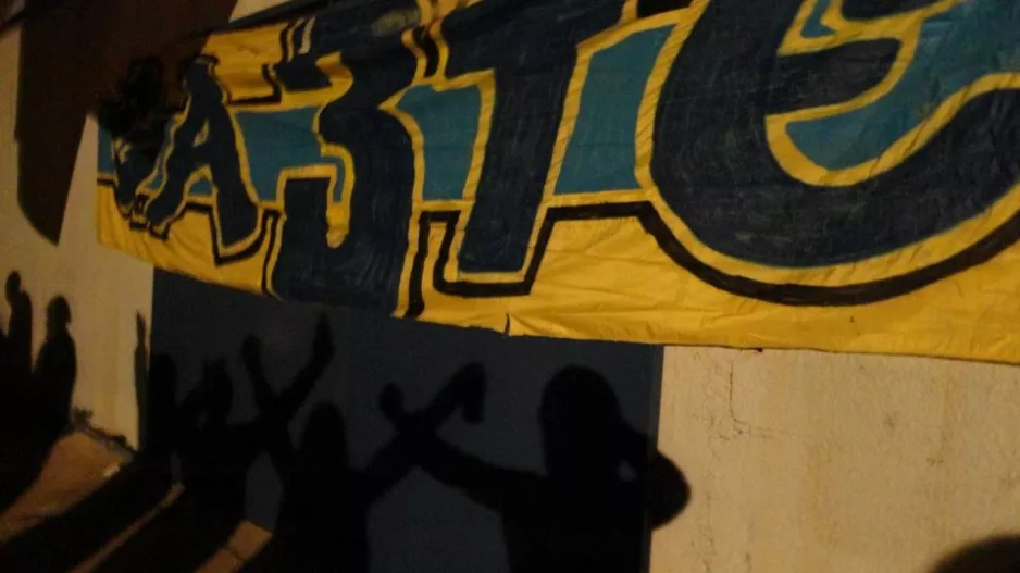 ΘΥΡΑ 3: "Ρωτήστε την ΟΥΕΦΑ για κάρτα οπαδού"