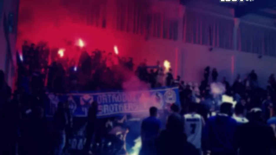"Κάηκε" το κλειστό από τους "Μαχητές" (φώτο)