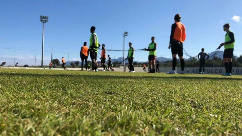 ΠΡΟΠΟΝΗΣΗ και... βουτιές στη θάλασσα της Κερύνειας