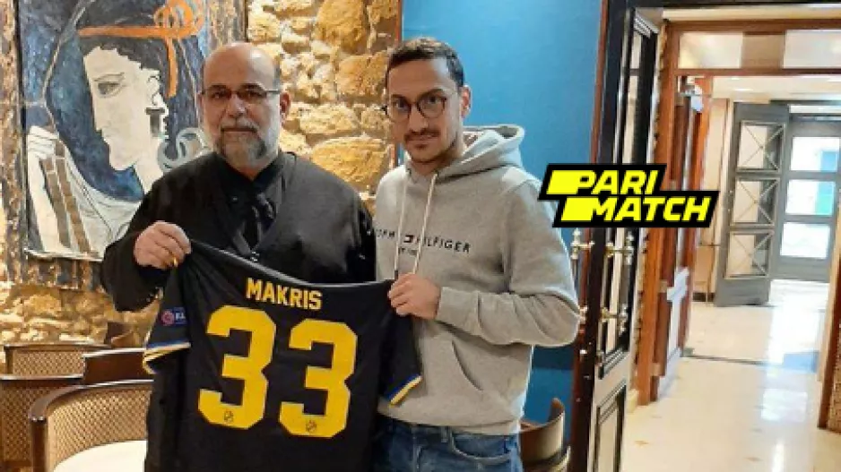 Η φανέλα του Μακρή σε Ιερέα